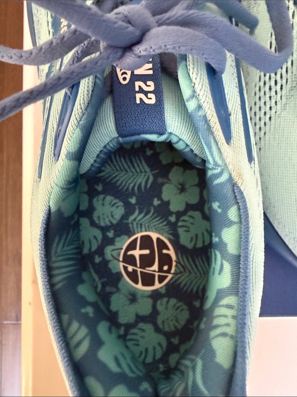 Brooks Men’s Glycerin RunDisney Stitch Running Shoes Size 11 Like New - Picture 5 of 9
